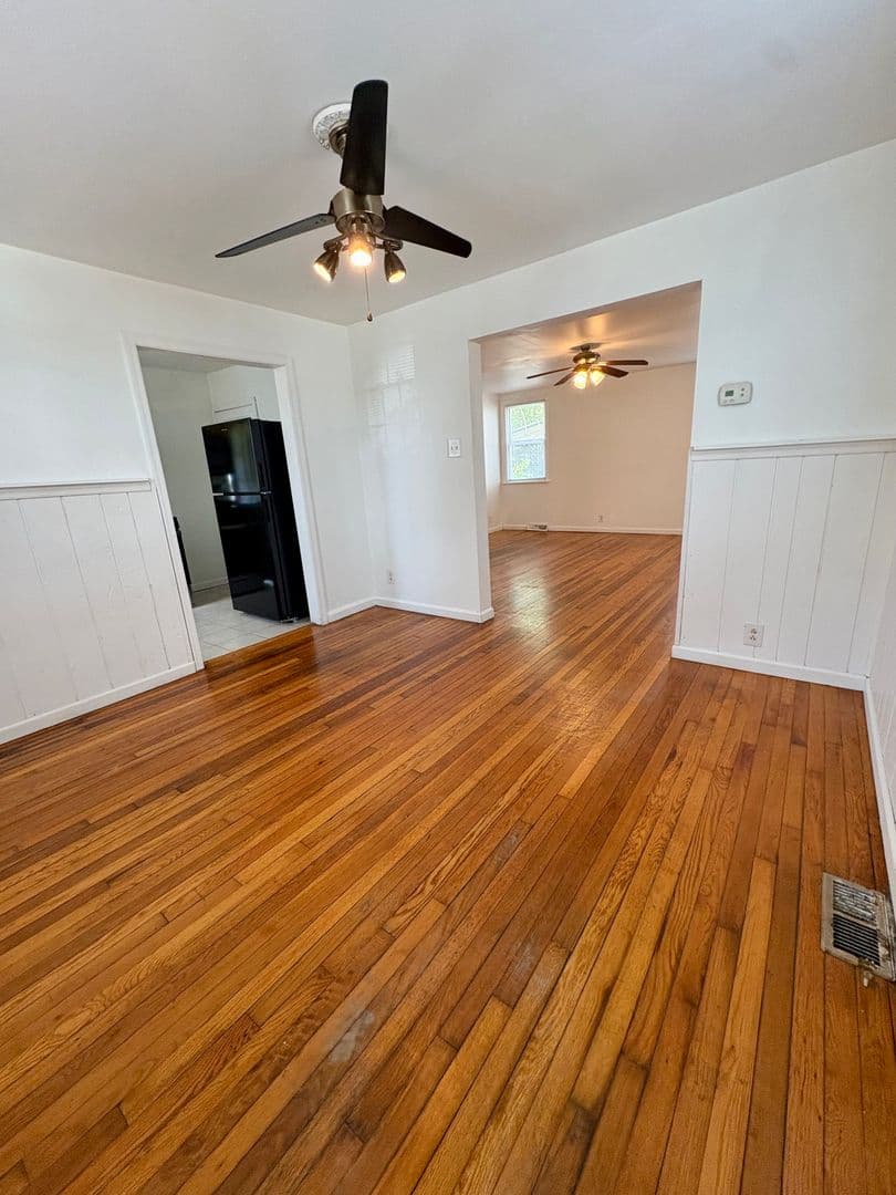 New Castle House: 118 Atlas Dr