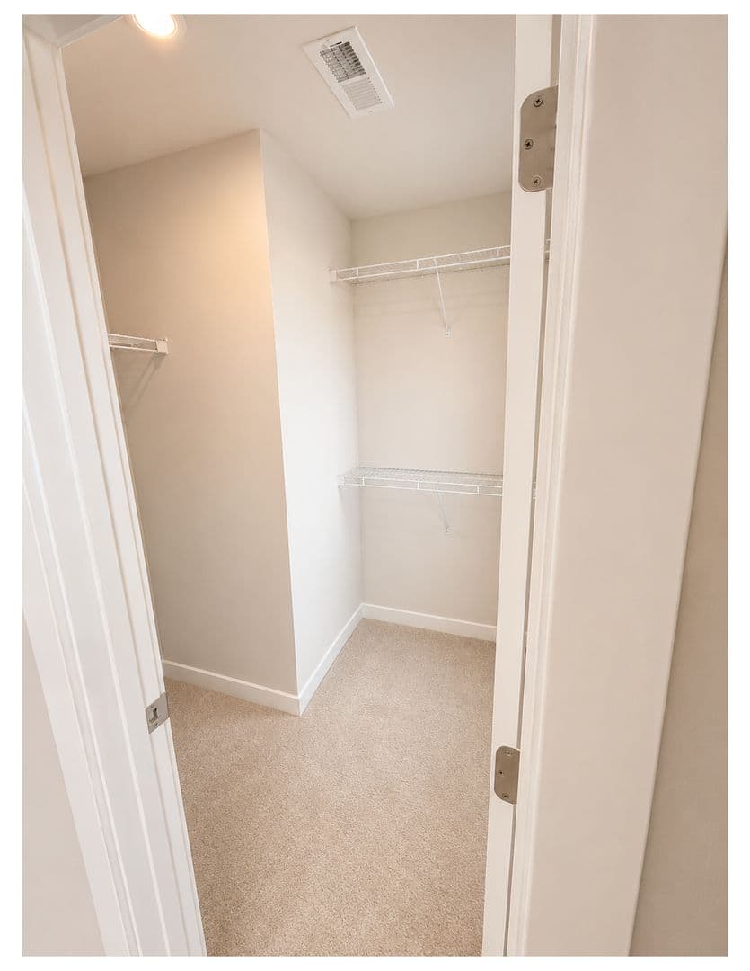 Middletown House: 805 Llanelli Drive