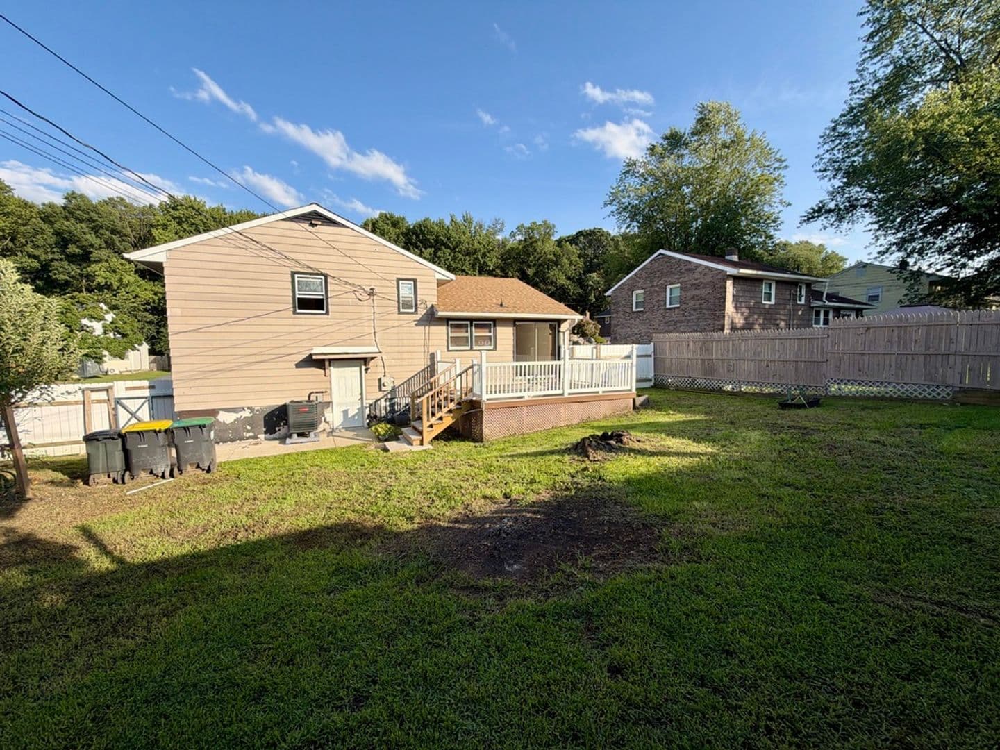 New Castle House: 18 Aquilla Ave