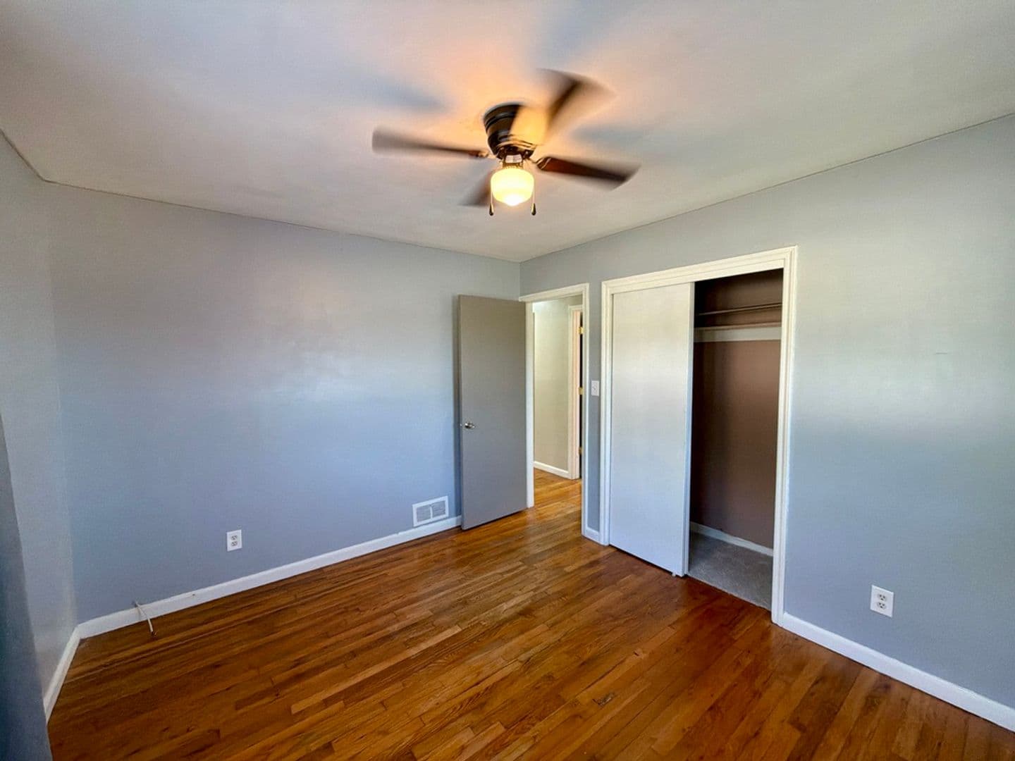 New Castle House: 18 Aquilla Ave