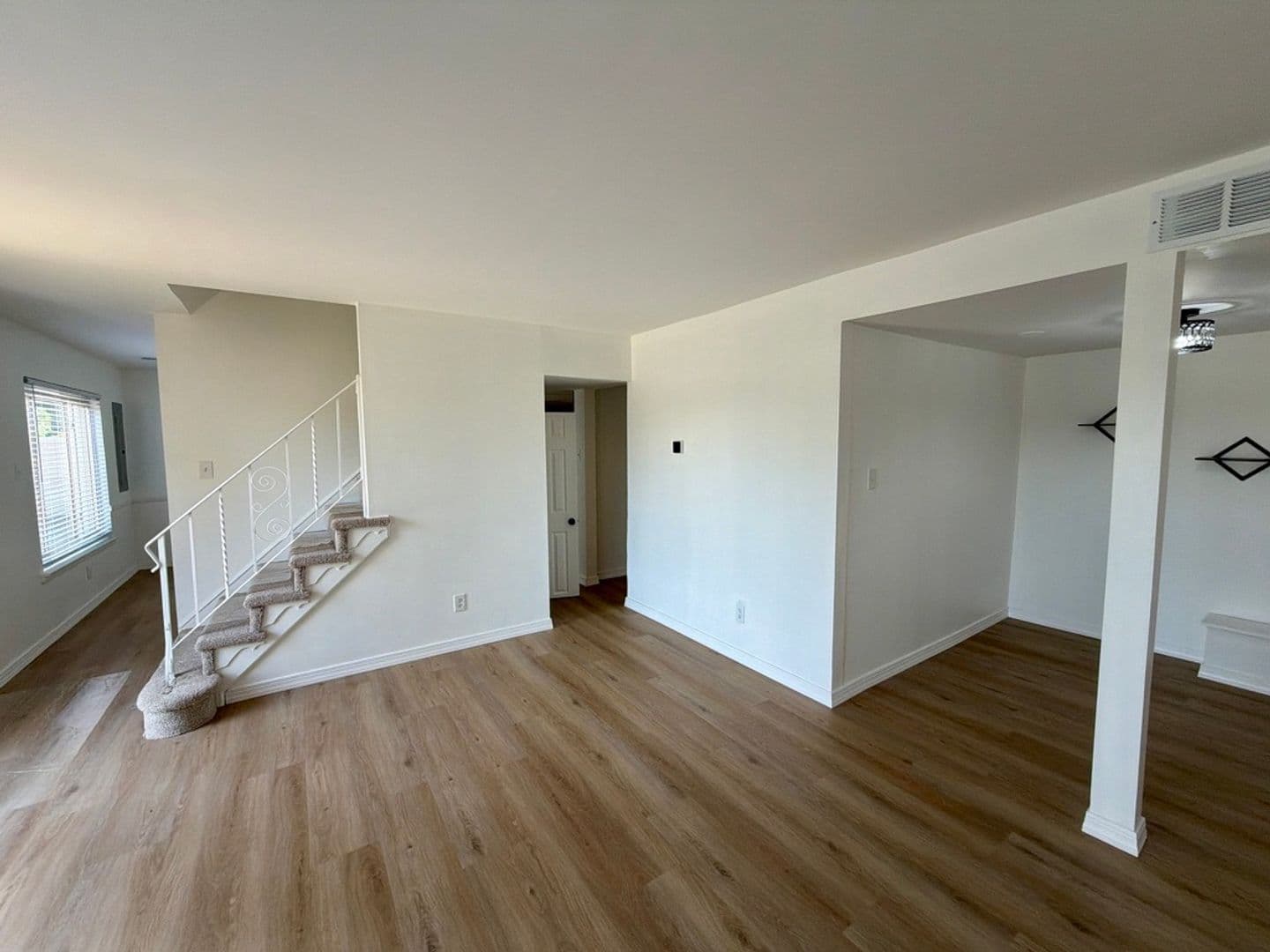 Newark Townhome: 605 Cobble Creek Curve