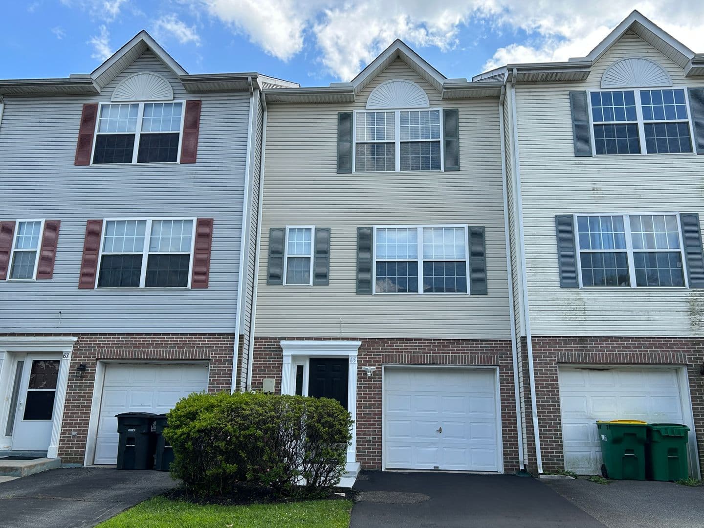 Newark Townhome: 65 Highland Cir