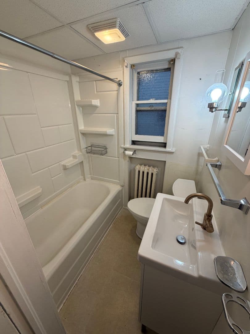 Newark Apartment: 81 E Park Place