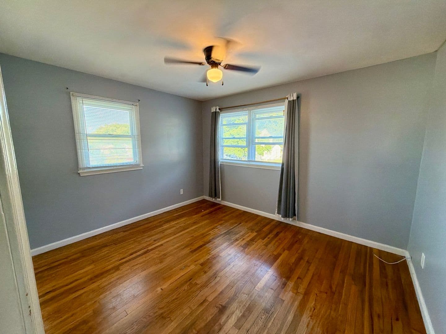 New Castle House: 18 Aquilla Ave