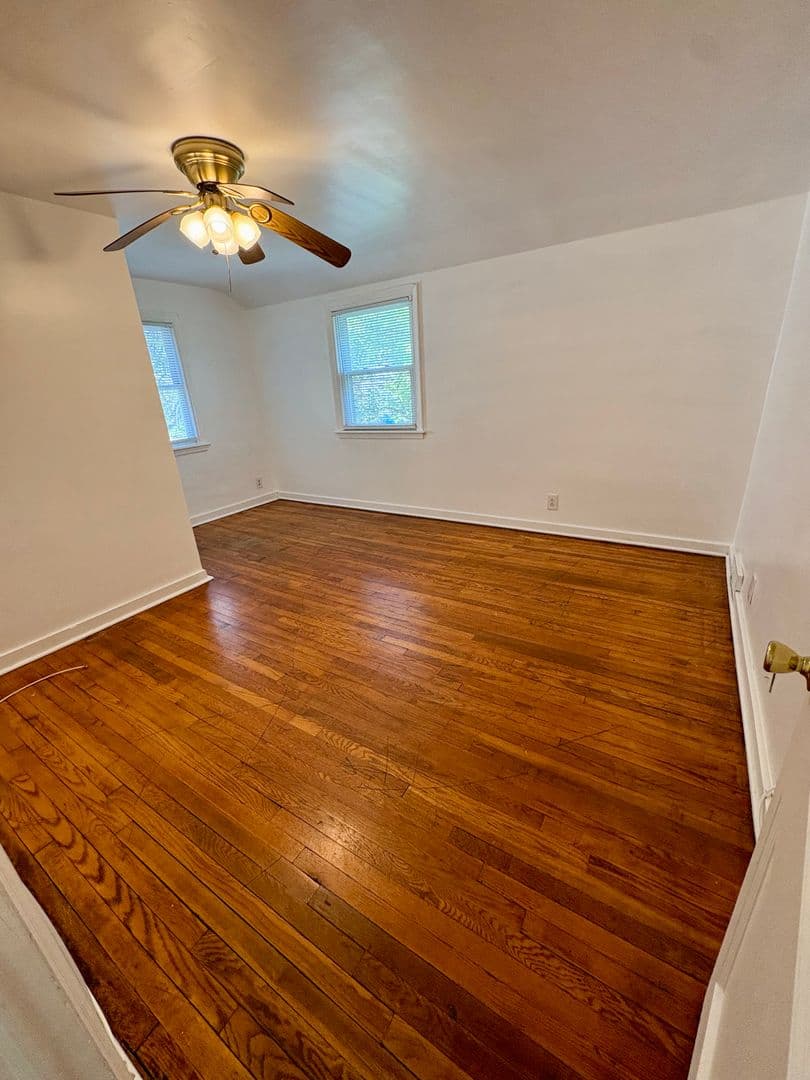 New Castle House: 118 Atlas Dr