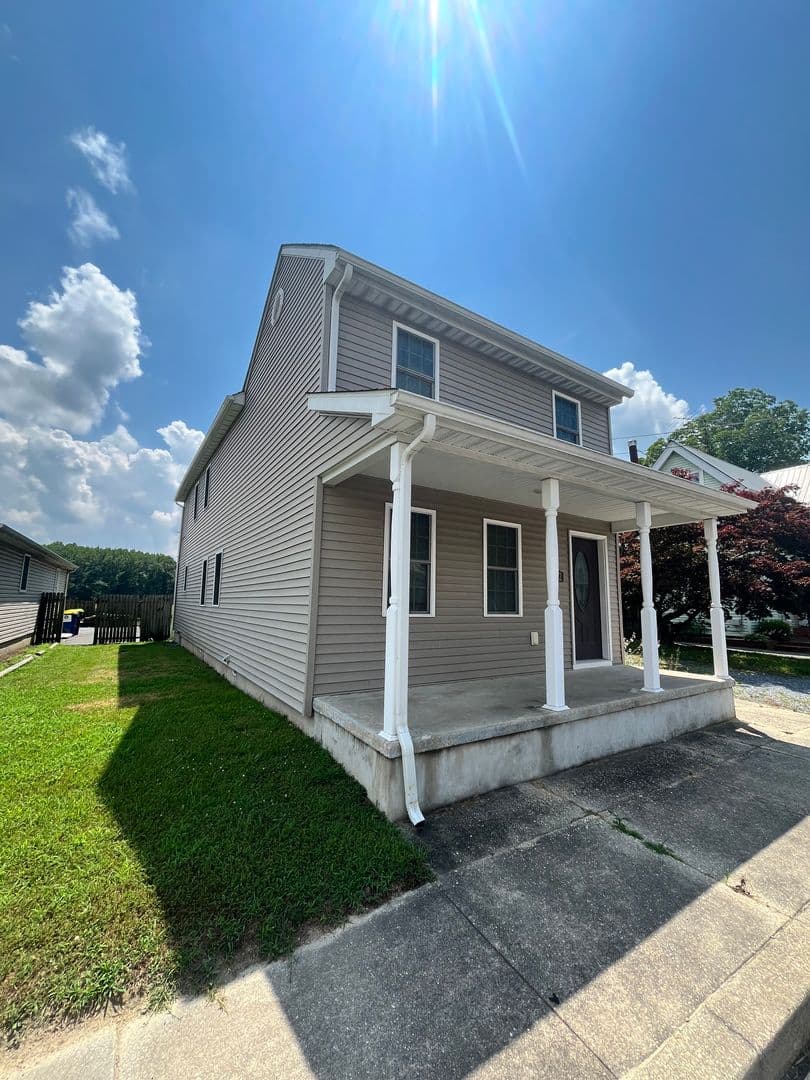 Felton House: 112 E Main Street