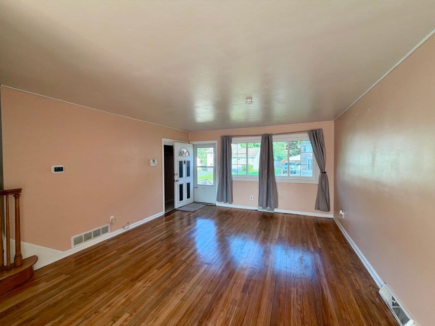 New Castle House: 18 Aquilla Ave