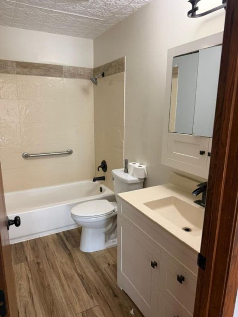 Shakopee House: 1301 Polk Street S