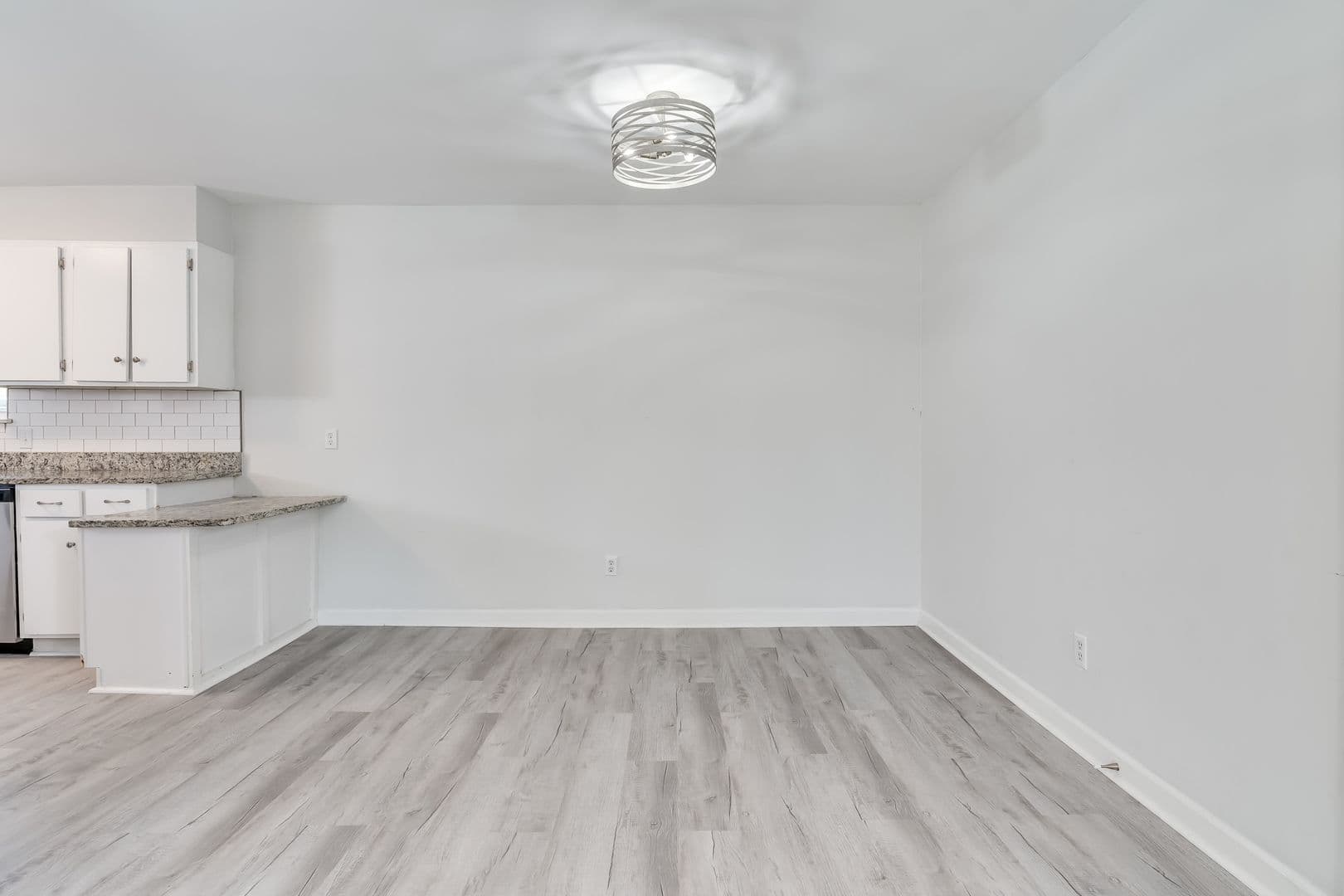 Columbia Apartment: 2915 Hope Ave - 2915-5