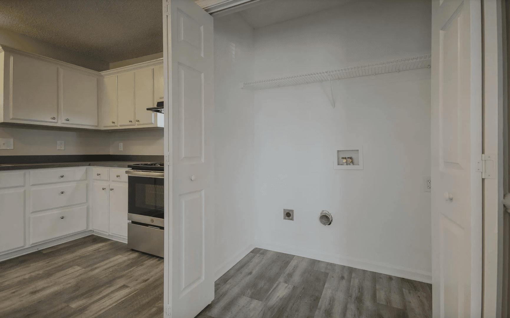 Columbia Multiplex: 102 Winterberry Ln. - Apt B