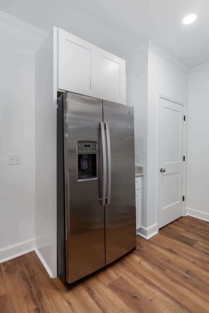 Columbia Apartment: 915 S Kilbourne Rd. - 915 Unit 1