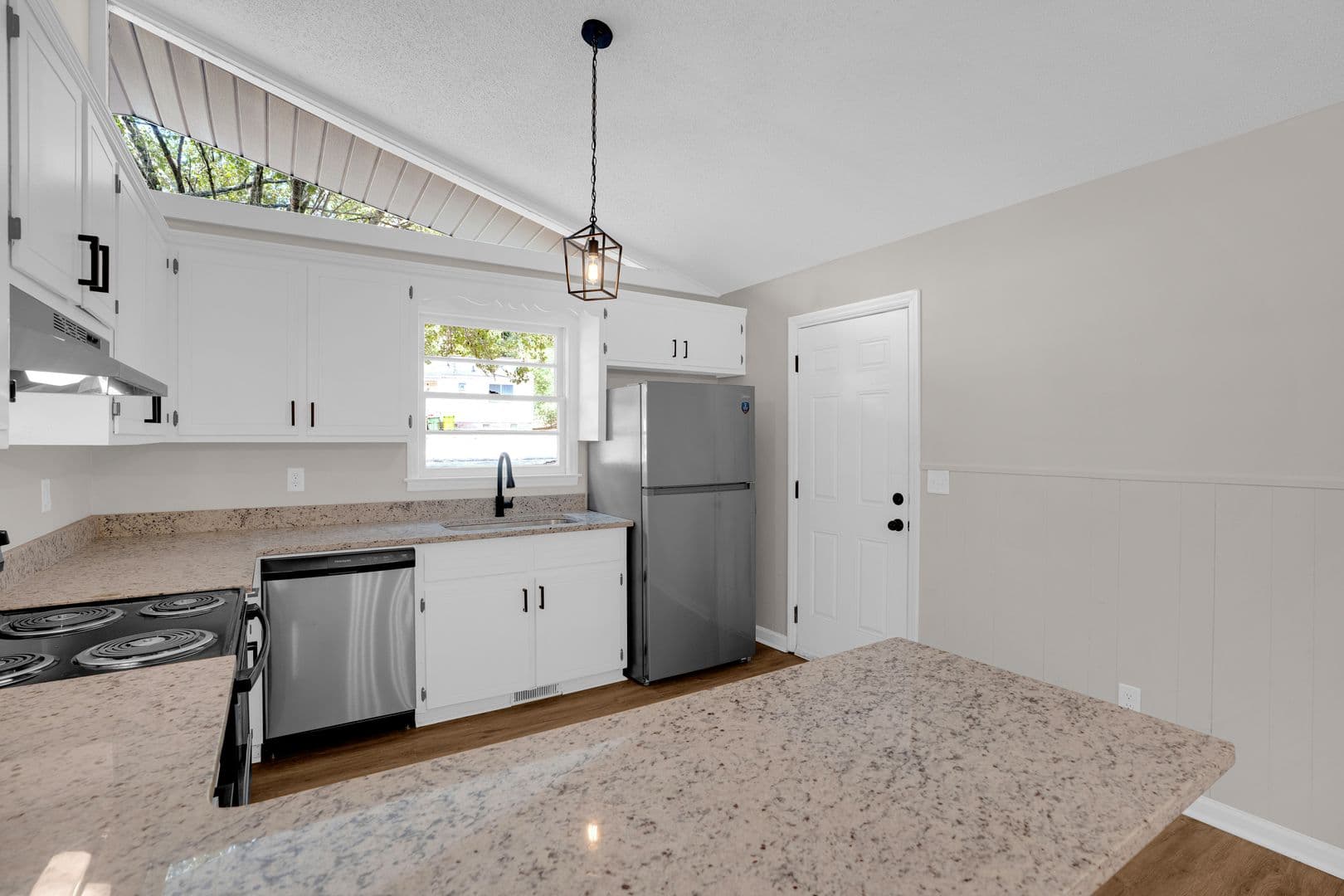 Columbia House: 1623 Long Shadow Ln