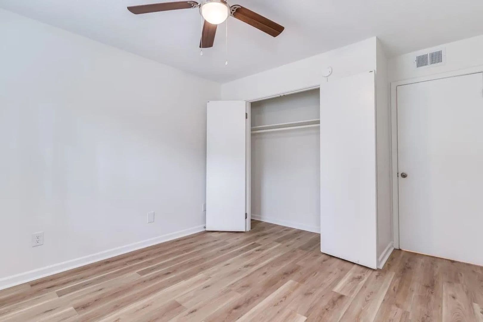 Columbia Apartment: 2925 Hope Ave - 2925-11