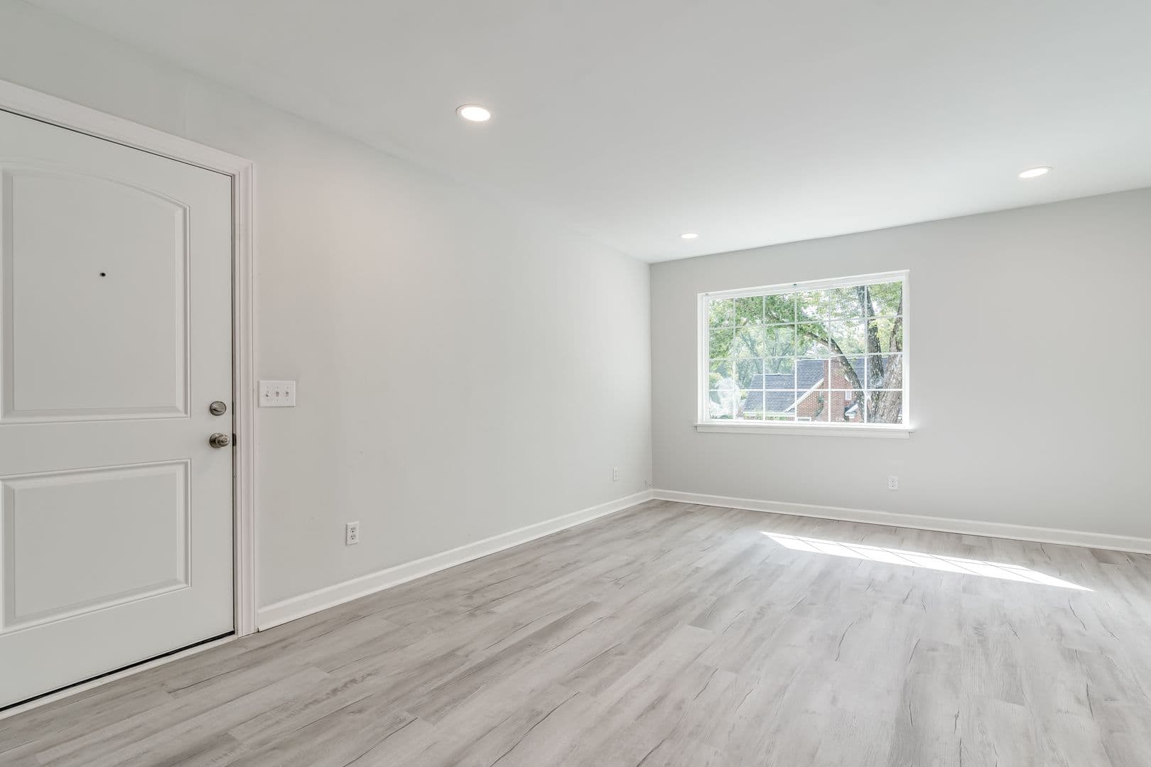 Columbia Apartment: 2915 Hope Ave - 2915-4