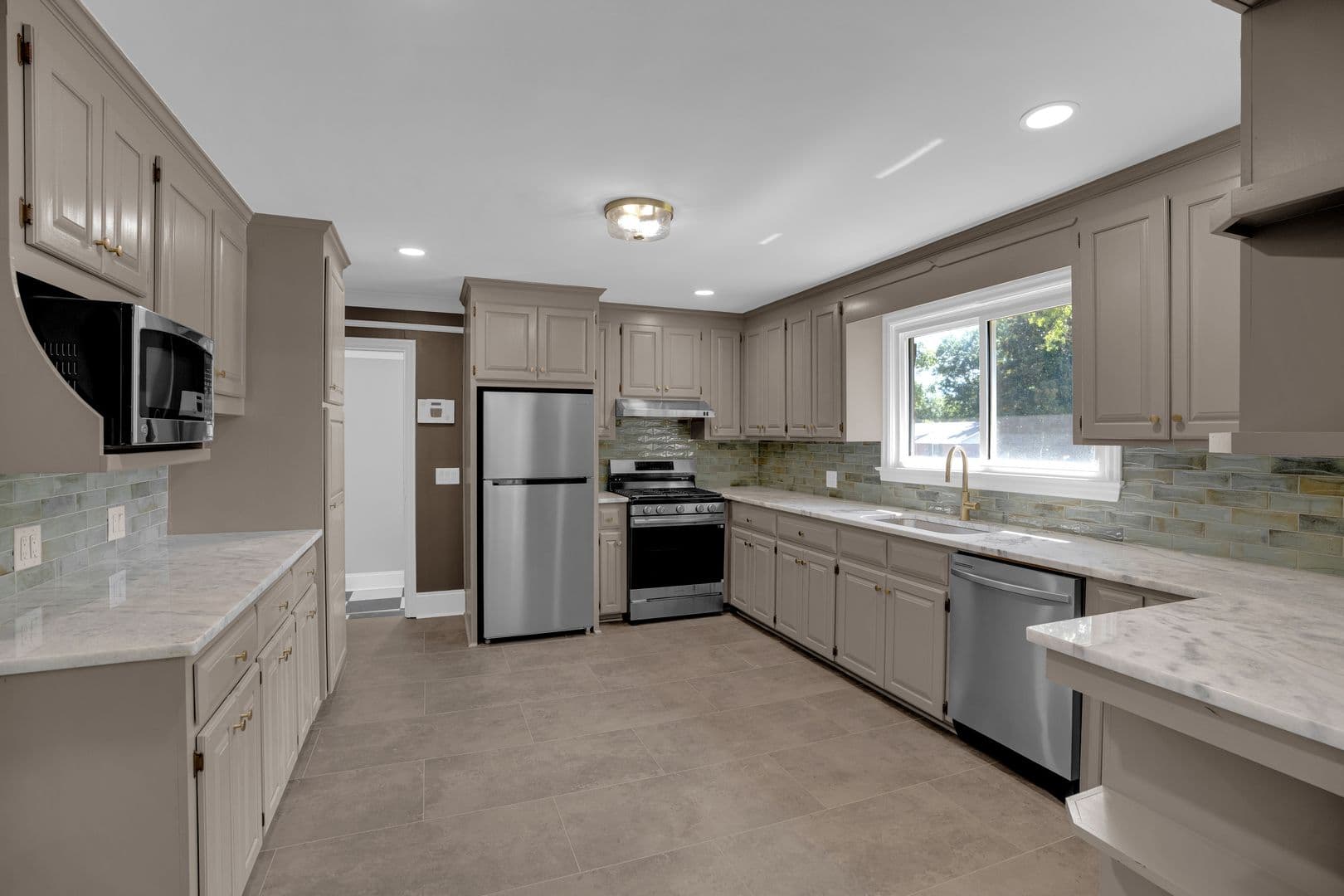 Cayce House: 2837 Elm St.