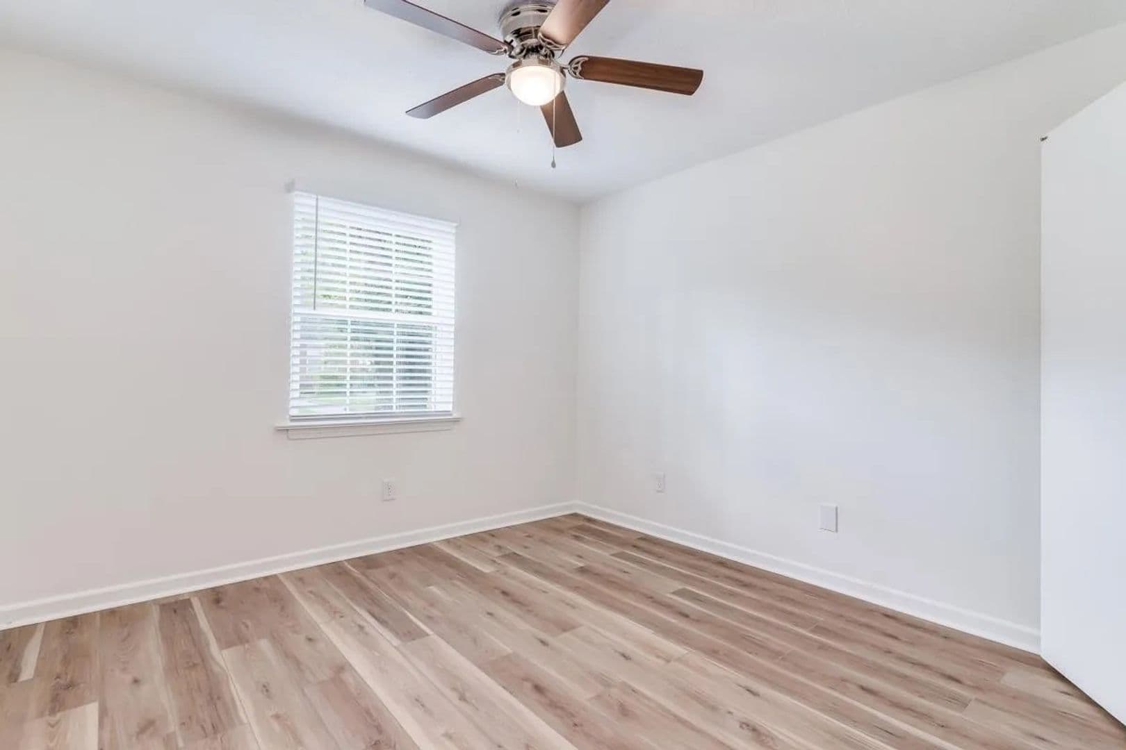 Columbia Apartment: 2925 Hope Ave - 2925-11