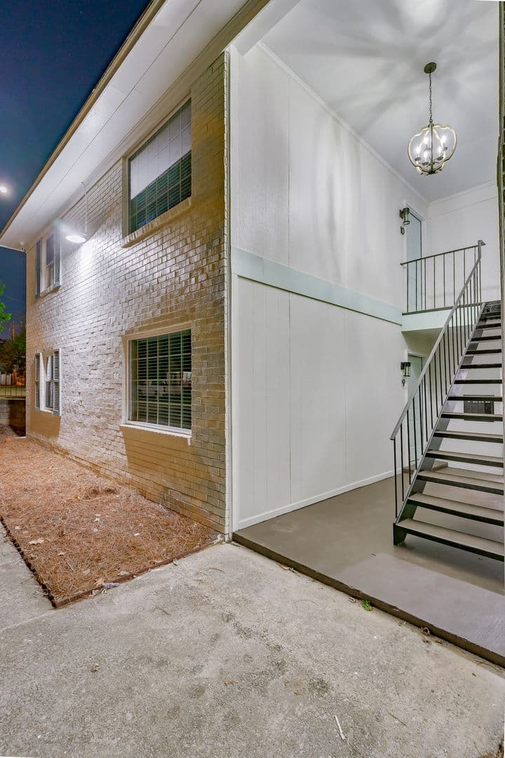 Columbia Apartment: 2915 Hope Ave - 2915-5