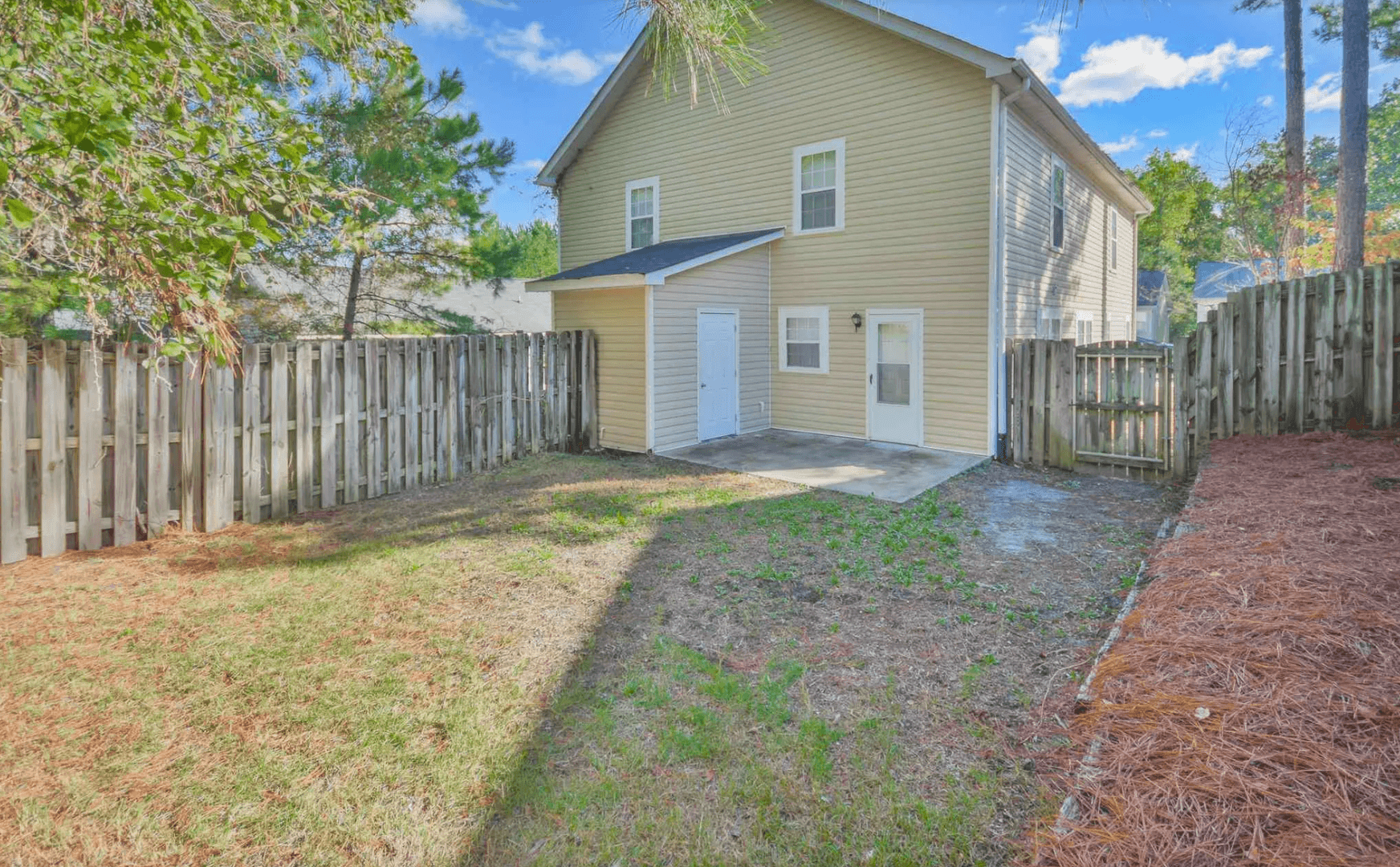 Columbia Multiplex: 102 Winterberry Ln. - Apt B