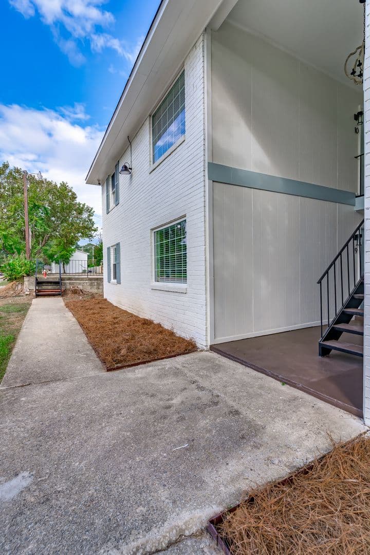 Columbia Apartment: 2925 Hope Ave - 2925-11