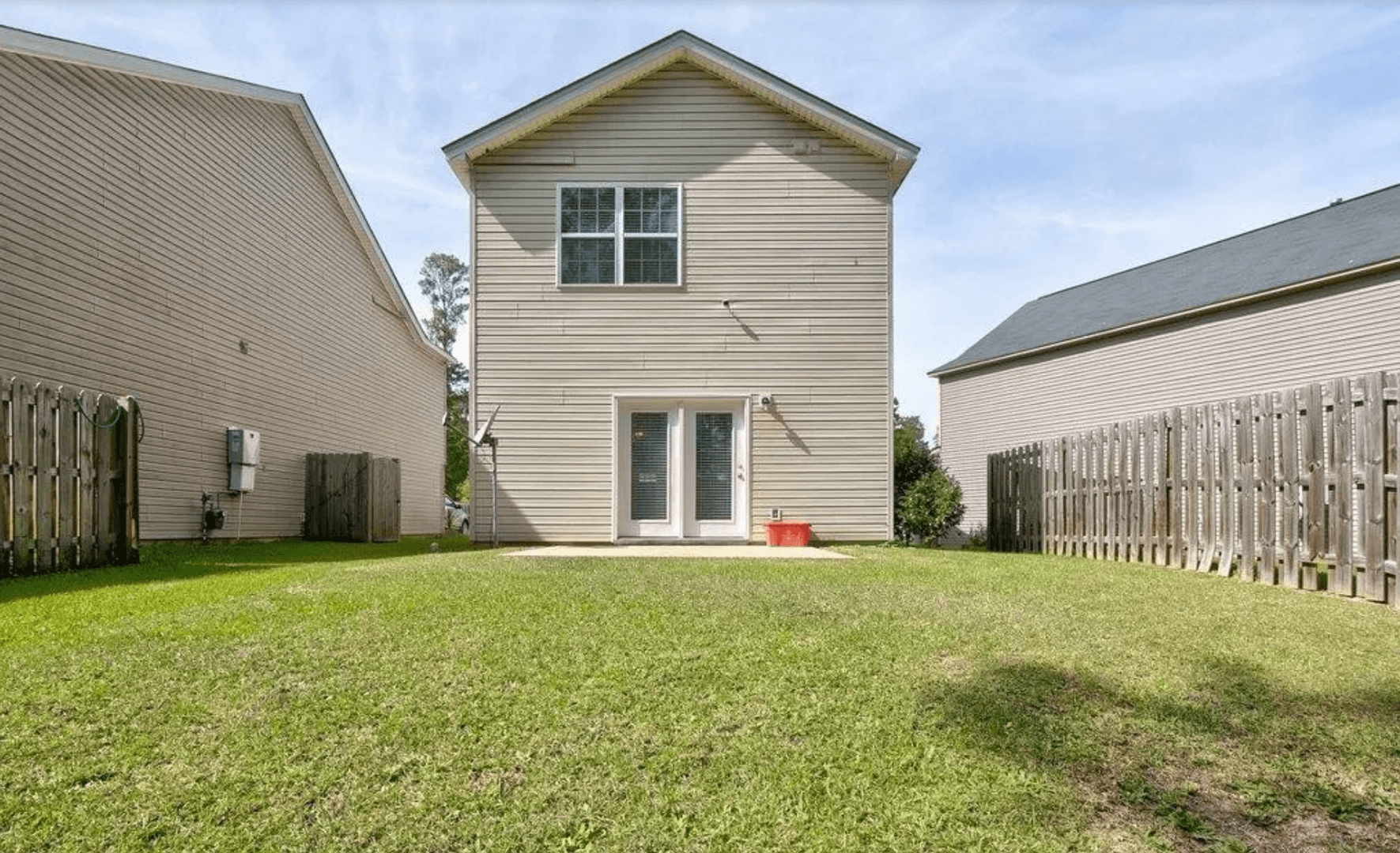 Columbia House: 106 Sageland Place