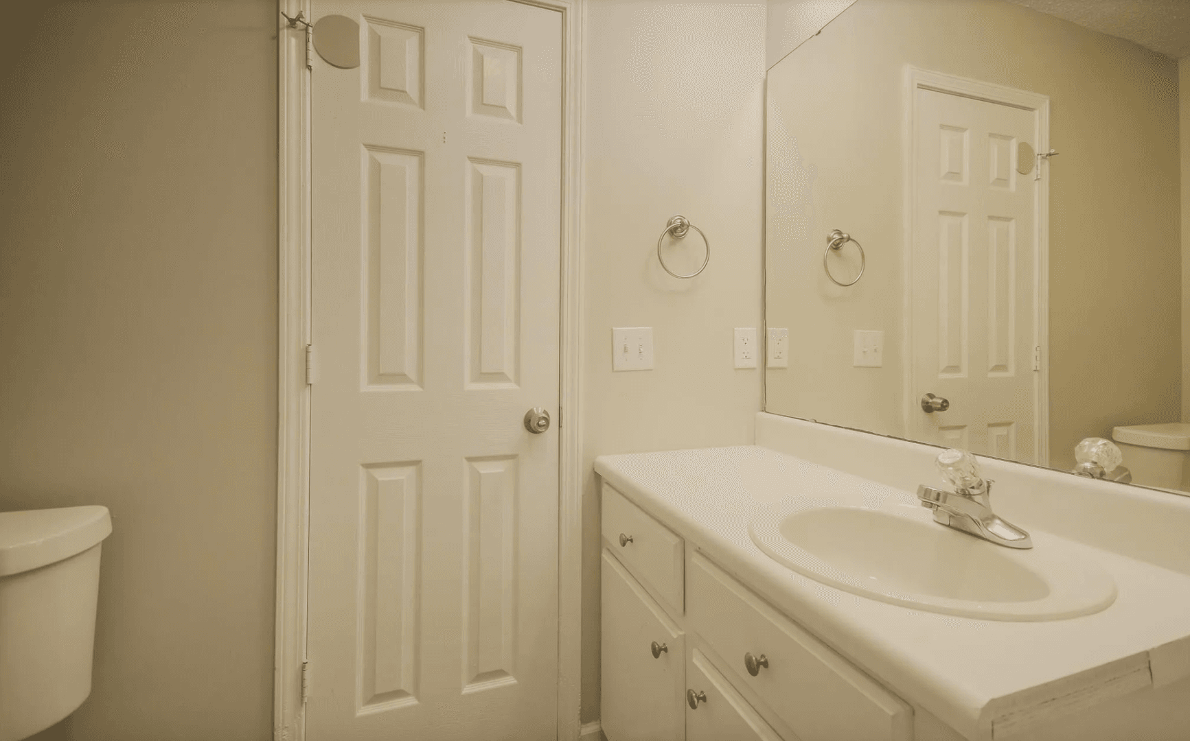Columbia Multiplex: 102 Winterberry Ln. - Apt B