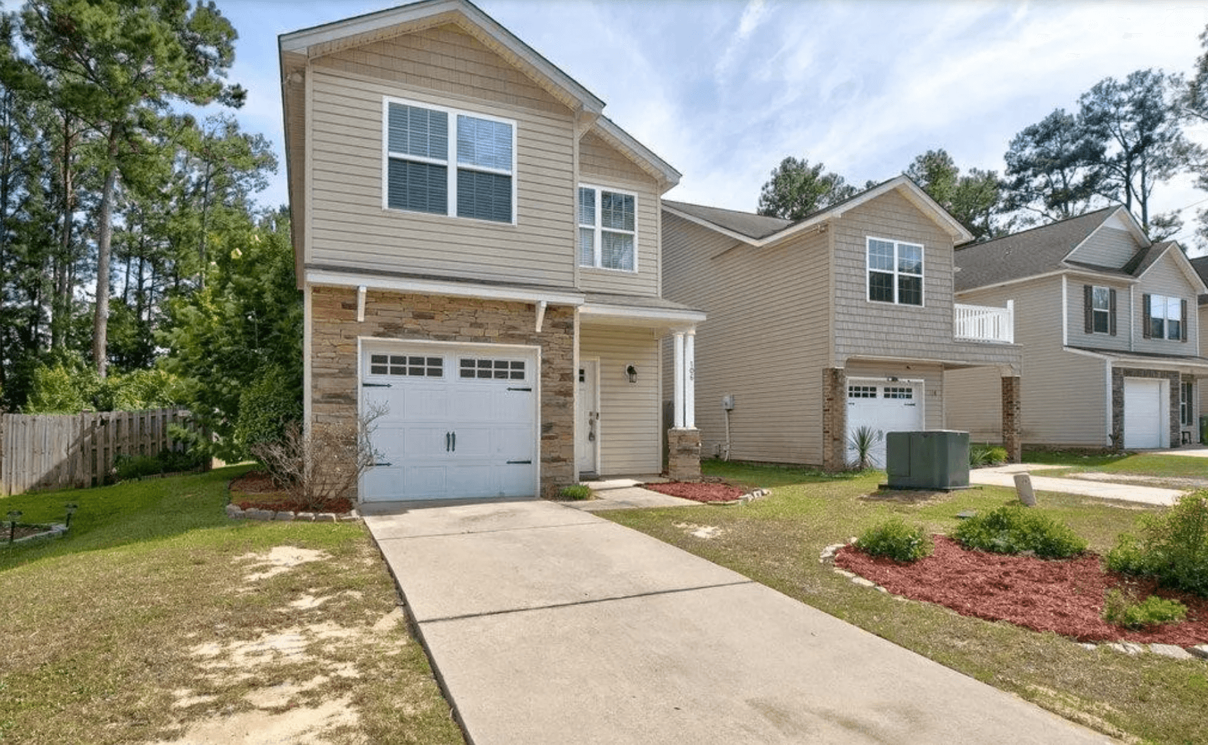 Columbia House: 106 Sageland Place