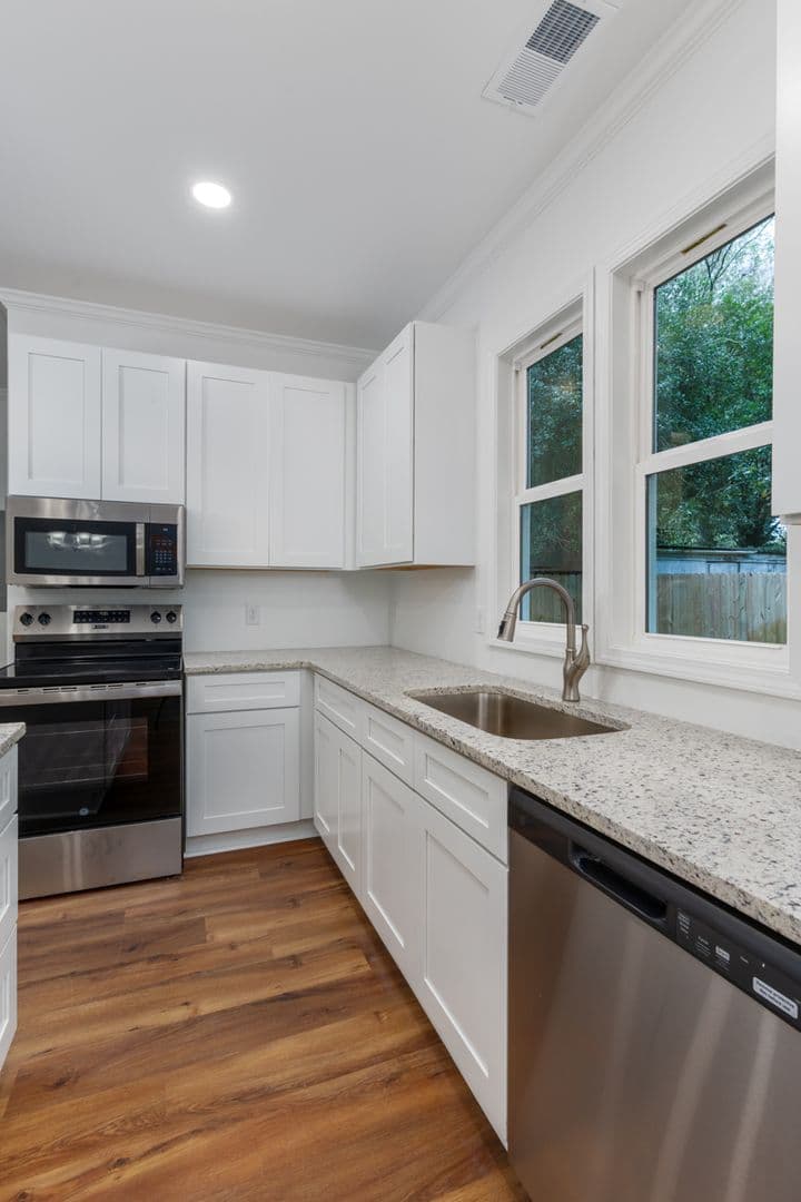 Columbia Apartment: 915 S Kilbourne Rd. - 915 Unit 1