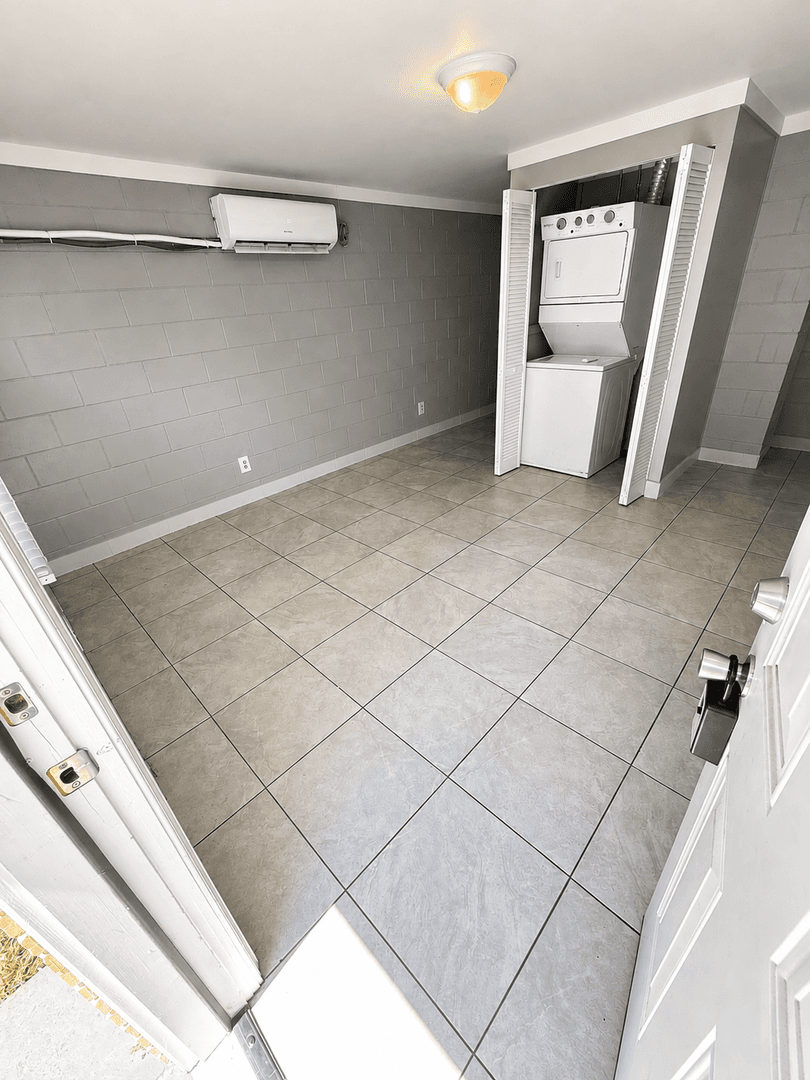 Columbia Multiplex: 2201 Washington St.  - Unit B