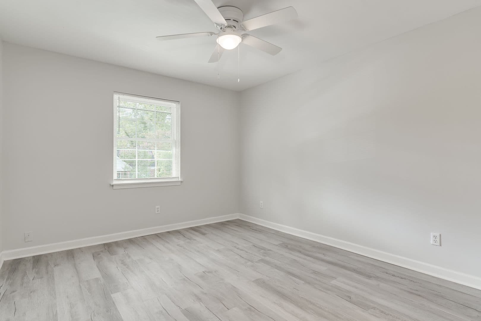 Columbia Apartment: 2915 Hope Ave - 2915-5