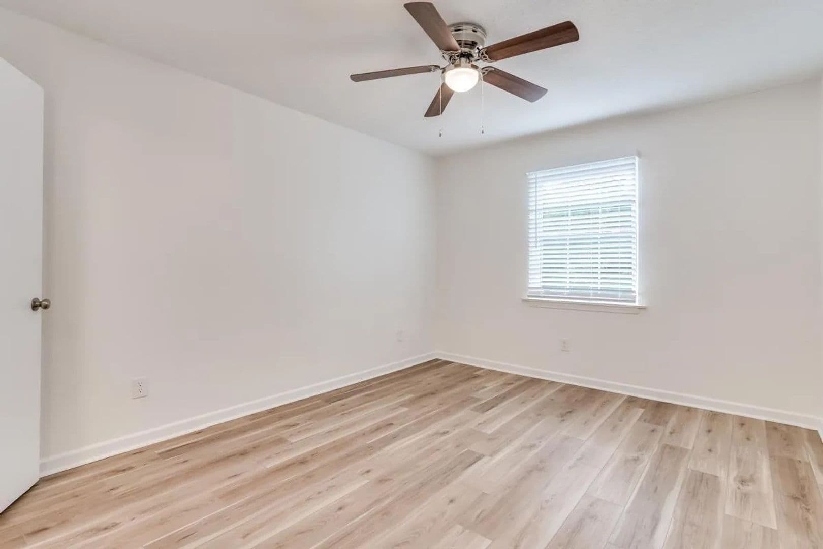 Columbia Apartment: 2925 Hope Ave - 2925-11