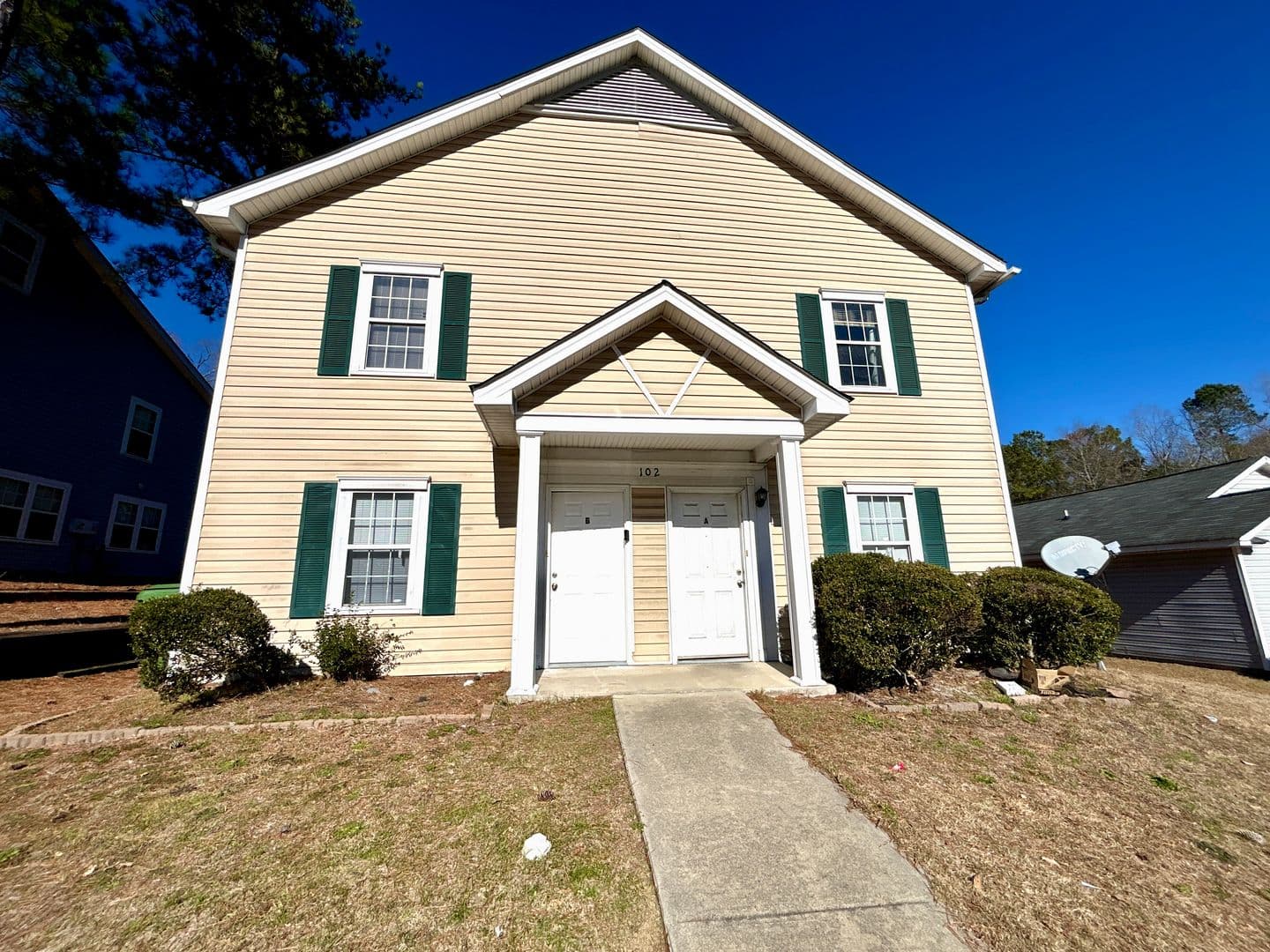 Columbia Multiplex: 102 Winterberry Ln. - Apt B