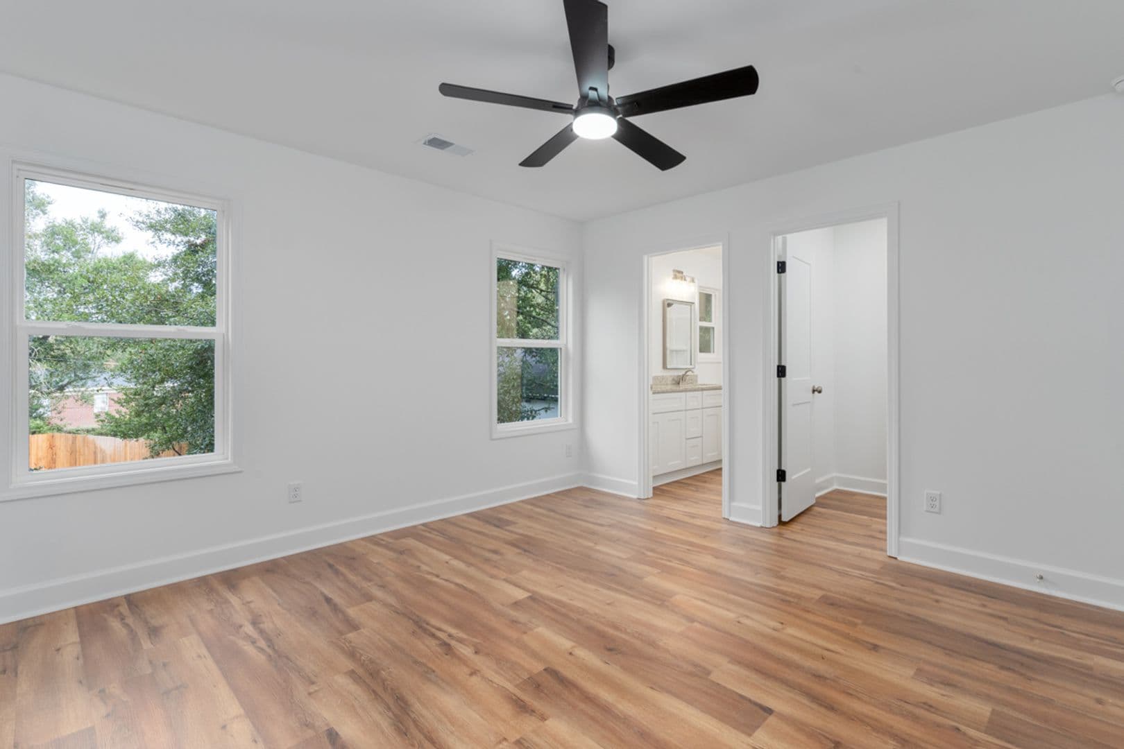 Columbia Apartment: 915 S Kilbourne Rd. - 915 Unit 1