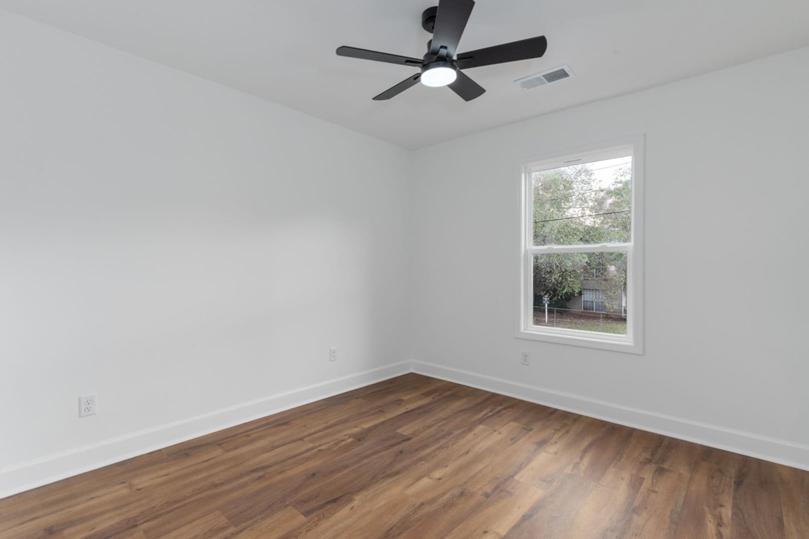 Columbia Apartment: 915 S Kilbourne Rd. - 915 Unit 1