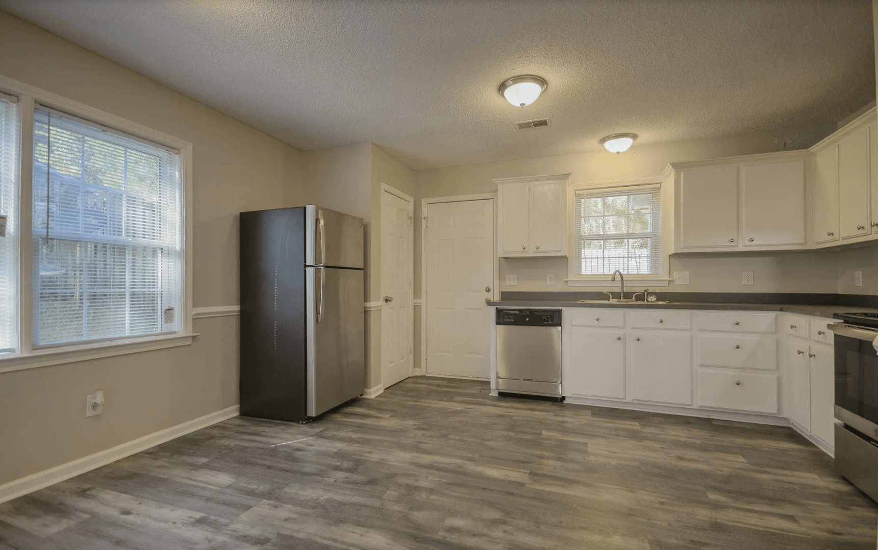 Columbia Multiplex: 102 Winterberry Ln. - Apt B
