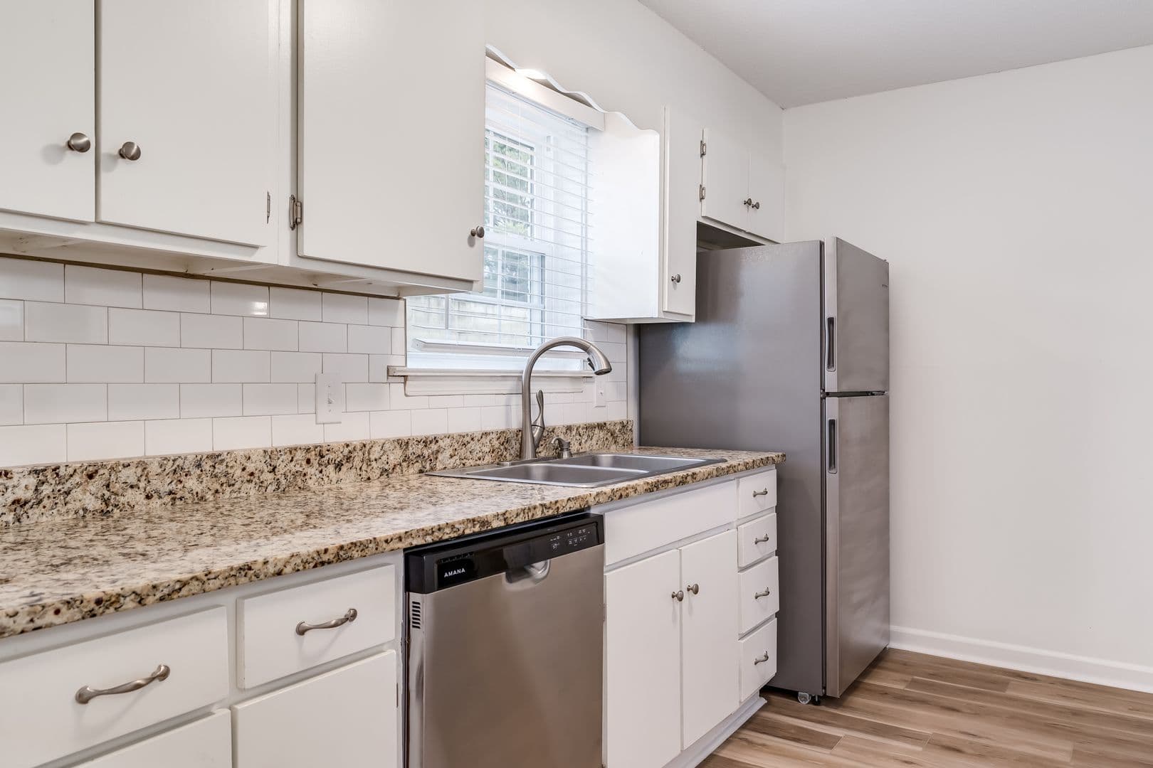 Columbia Apartment: 2915 Hope Ave - 2915-4