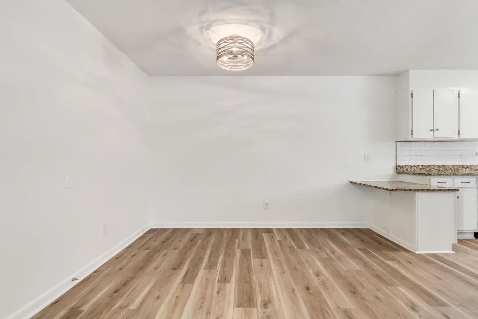 Columbia Apartment: 2925 Hope Ave - 2925-11