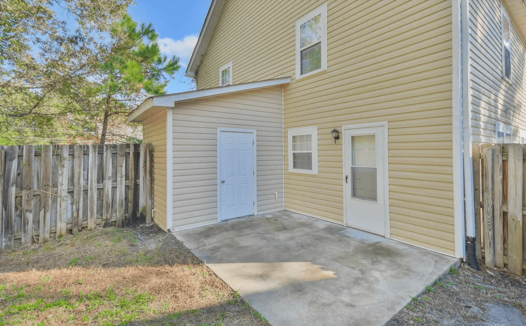Columbia Multiplex: 102 Winterberry Ln. - Apt B