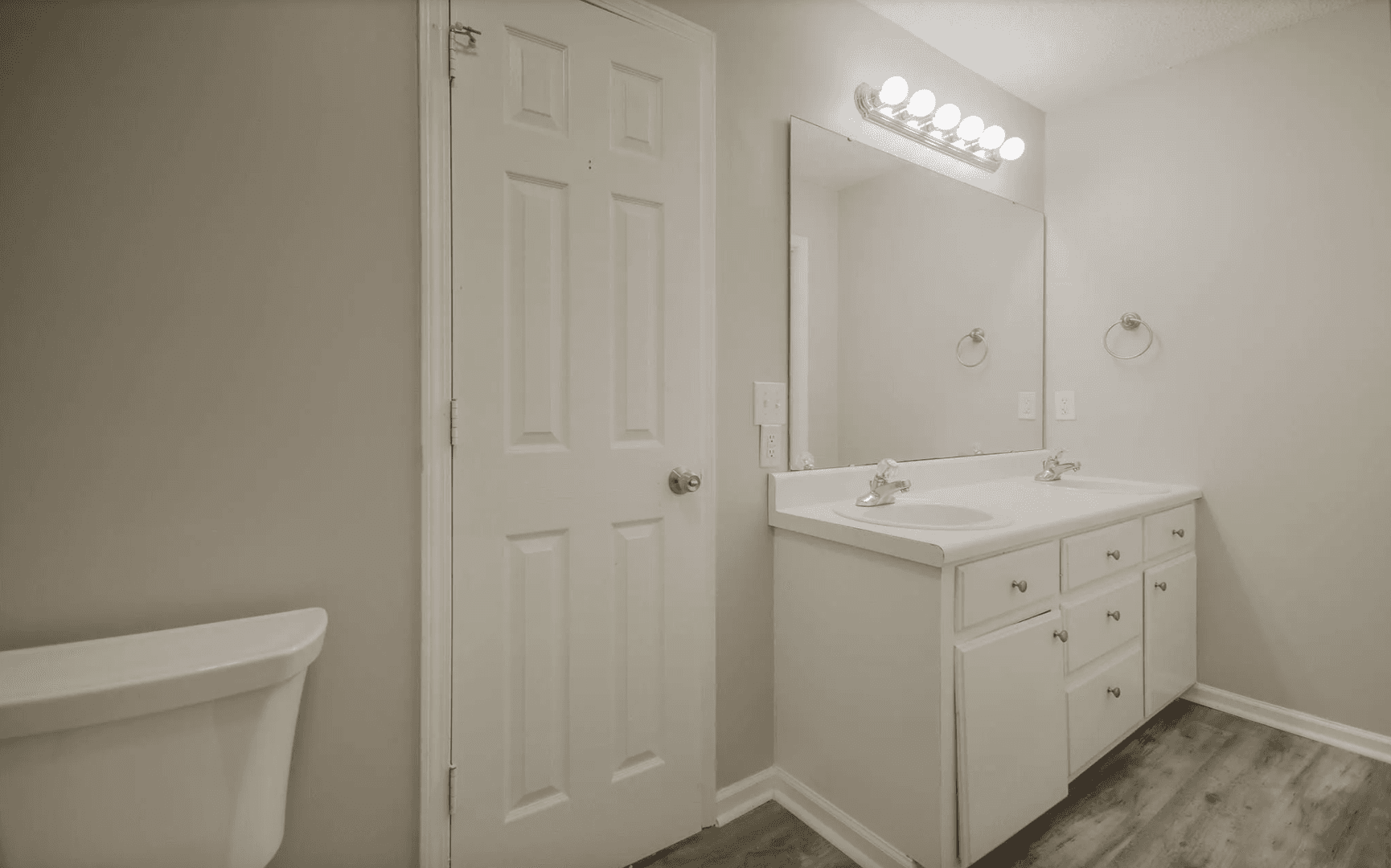 Columbia Multiplex: 102 Winterberry Ln. - Apt B