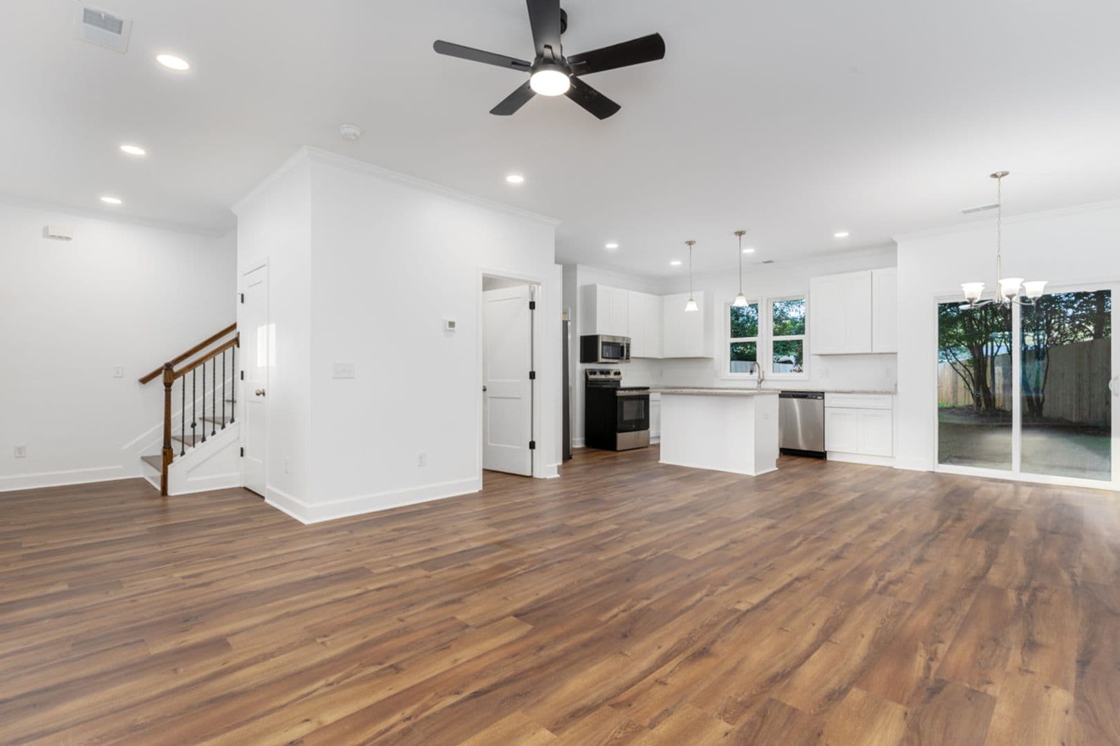 Columbia Apartment: 915 S Kilbourne Rd. - 915 Unit 1