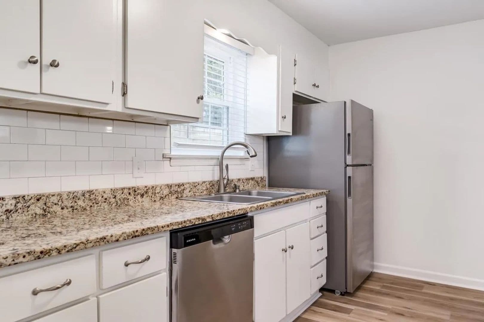Columbia Apartment: 2925 Hope Ave - 2925-11