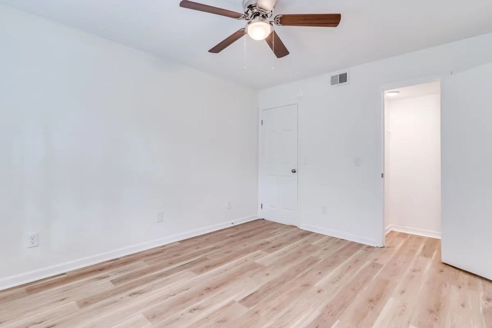 Columbia Apartment: 2925 Hope Ave - 2925-11