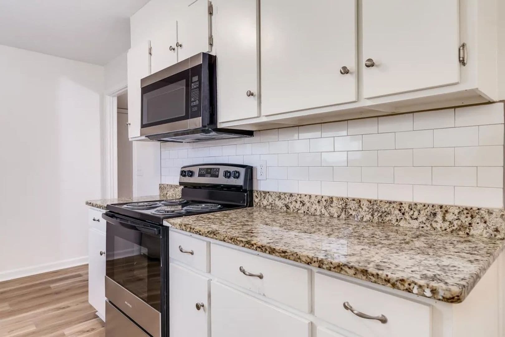 Columbia Apartment: 2925 Hope Ave - 2925-11