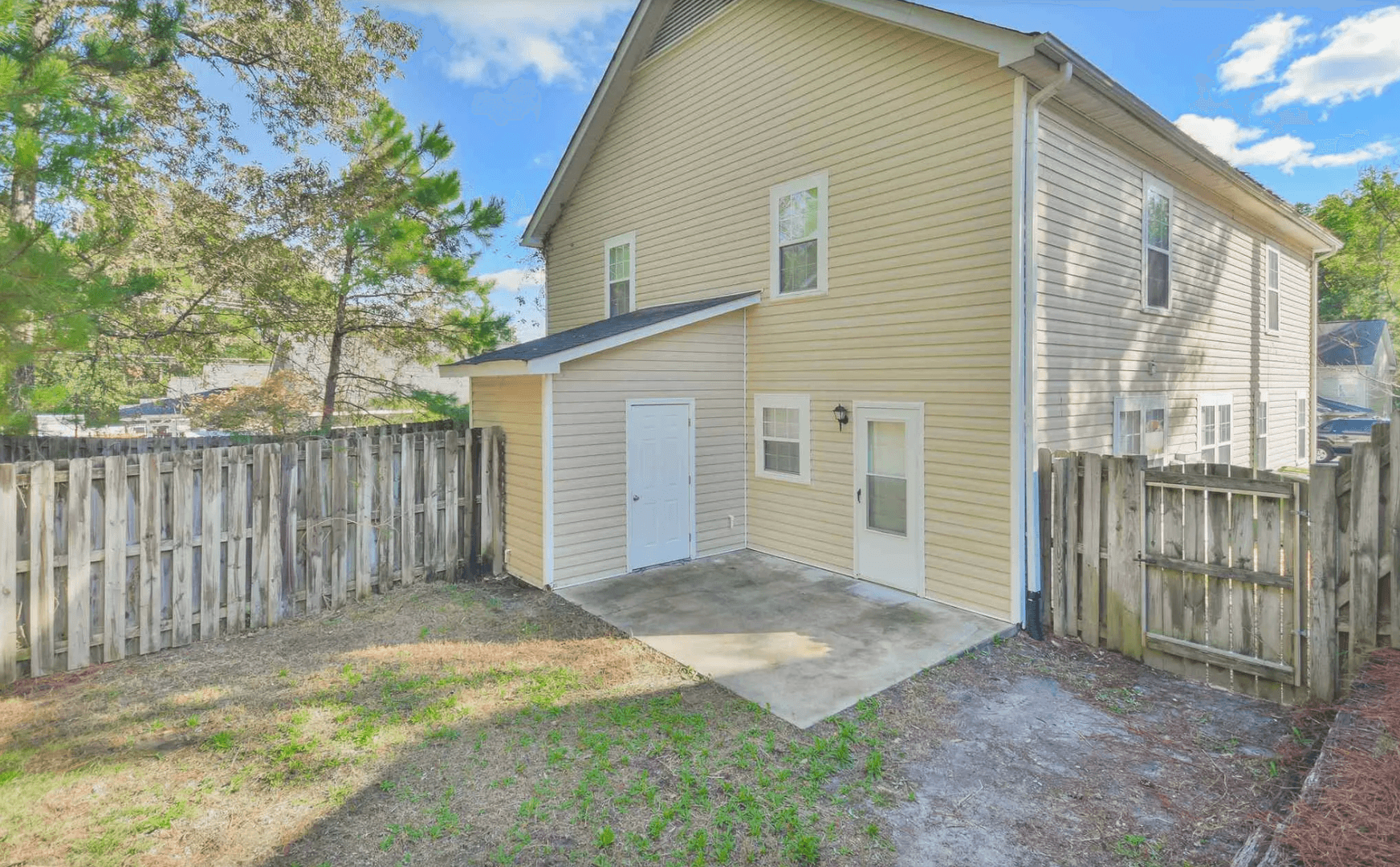 Columbia Multiplex: 102 Winterberry Ln. - Apt B