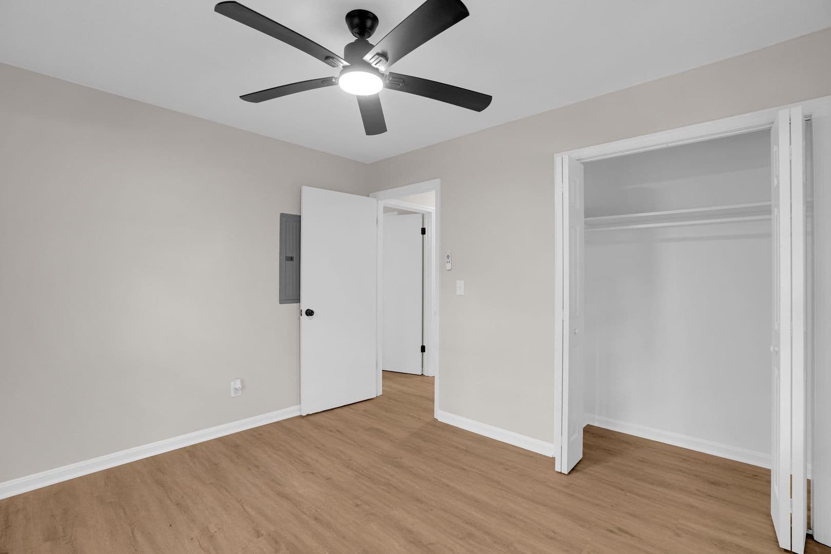 Columbia House: 1623 Long Shadow Ln