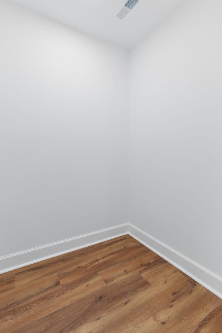 Columbia Apartment: 915 S Kilbourne Rd. - 915 Unit 1