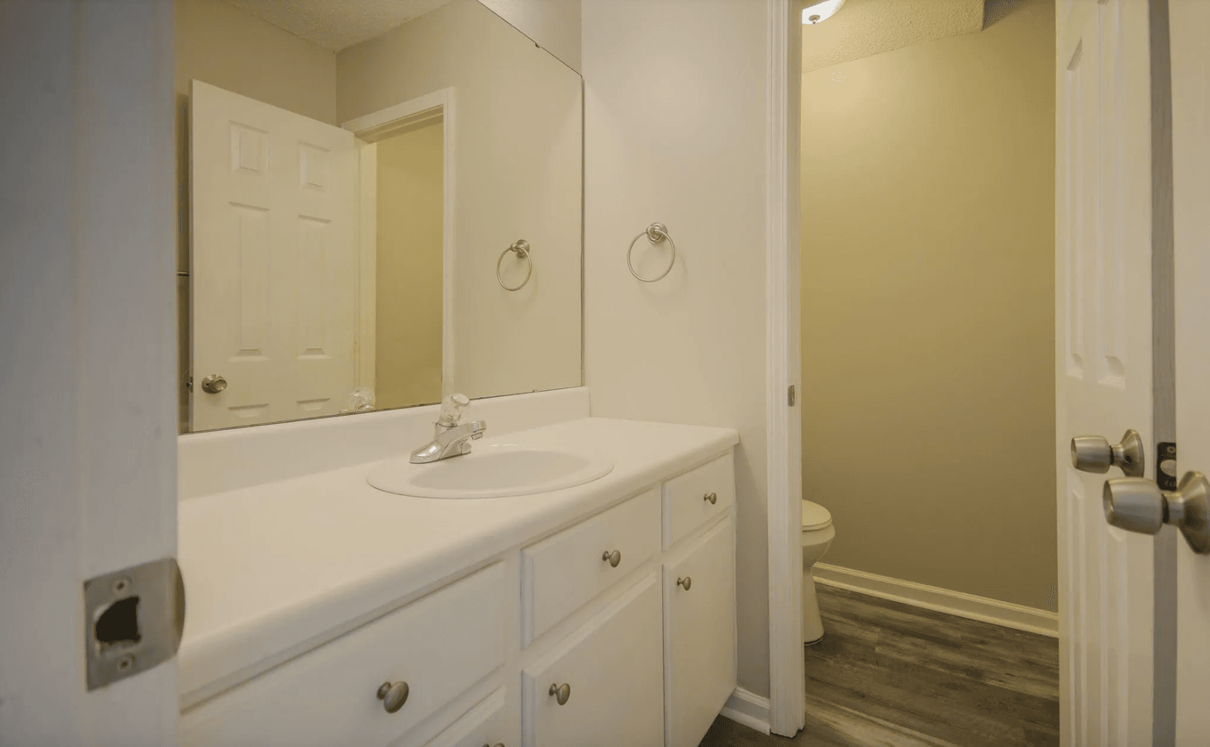 Columbia Multiplex: 102 Winterberry Ln. - Apt B