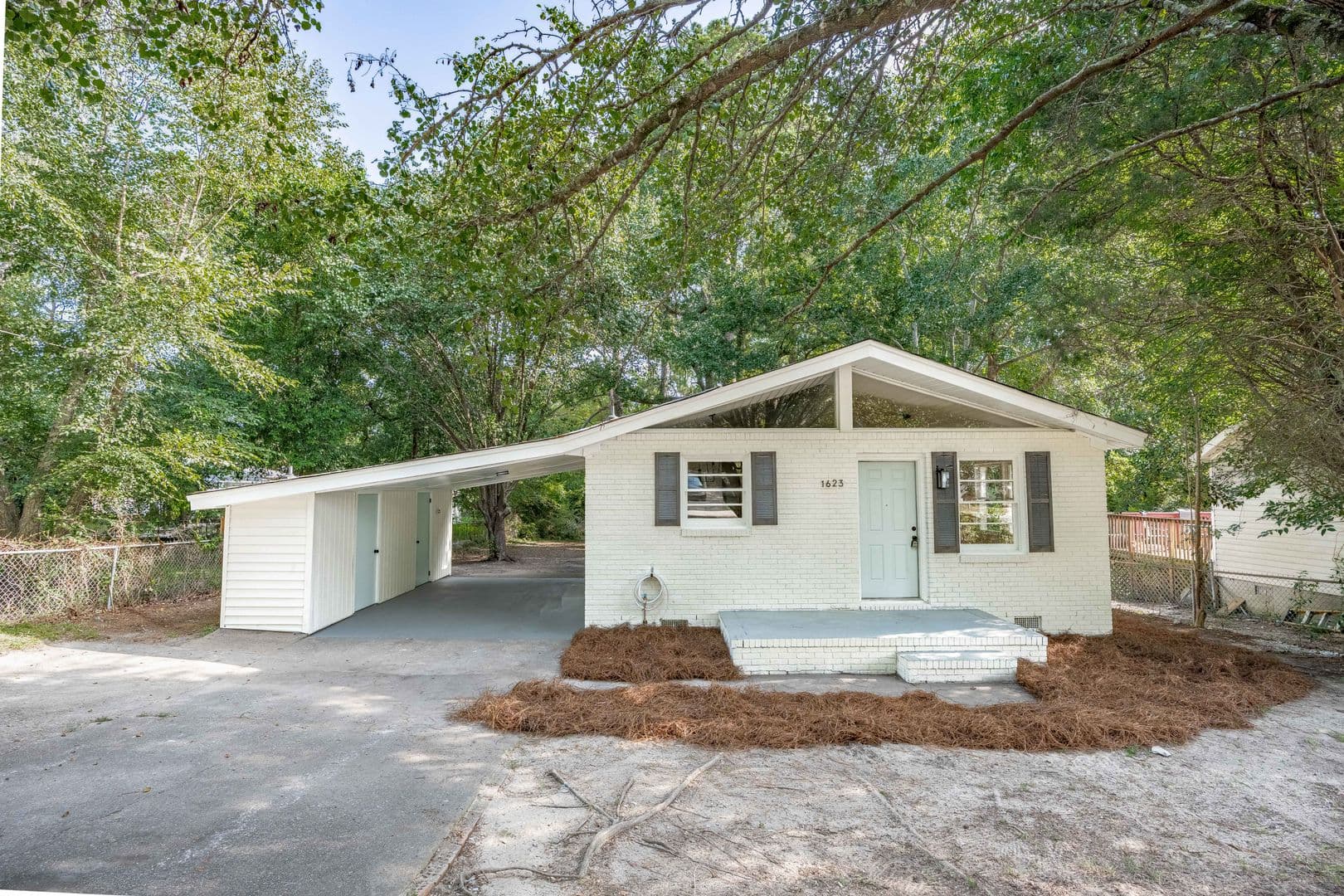 Columbia House: 1623 Long Shadow Ln