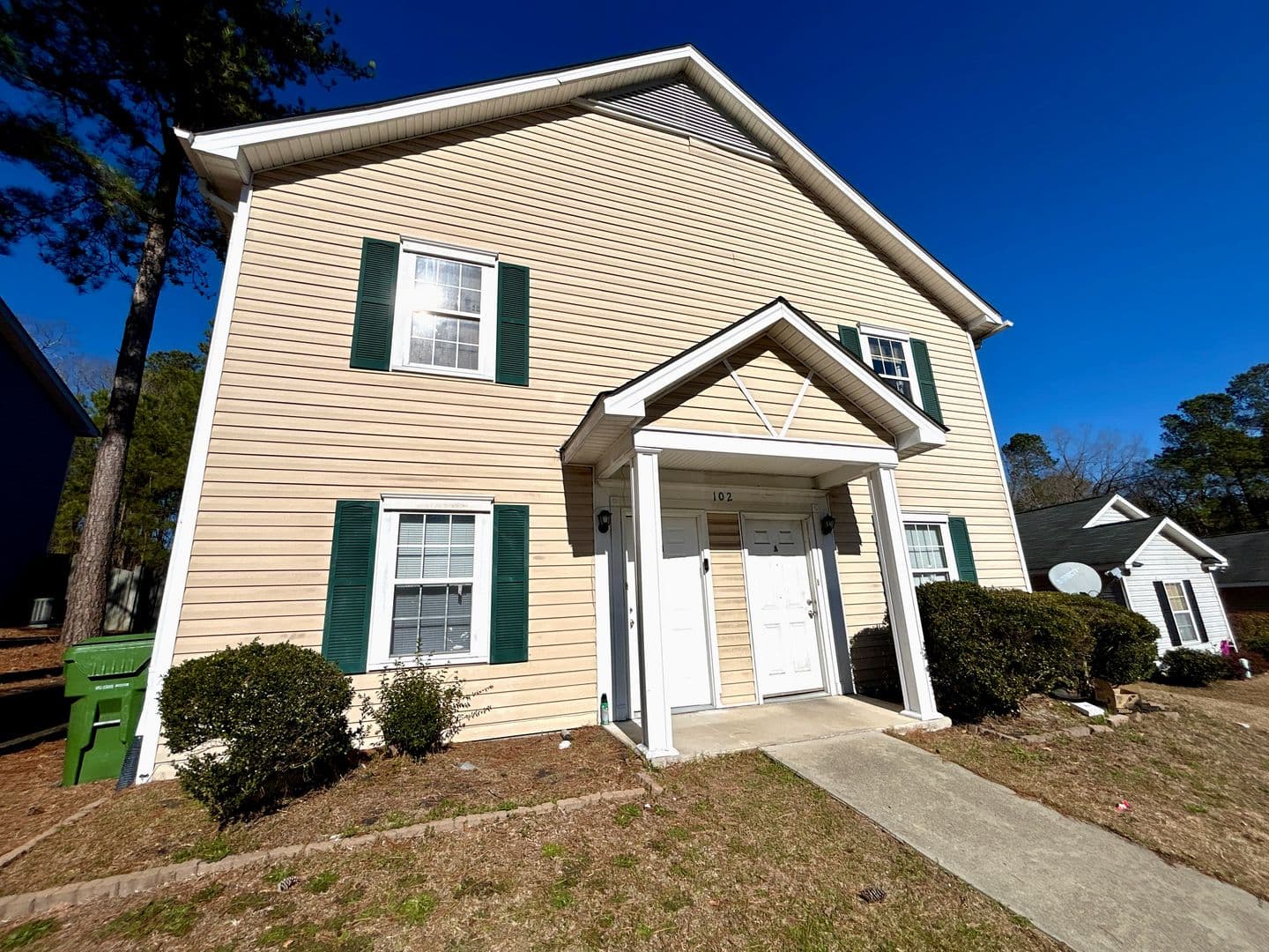 Columbia Multiplex: 102 Winterberry Ln. - Apt B