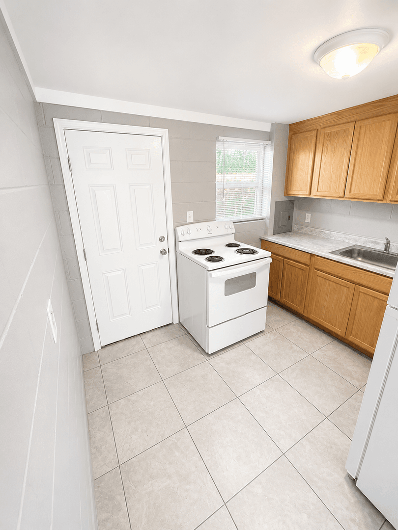 Columbia Multiplex: 2201 Washington St.  - Unit B