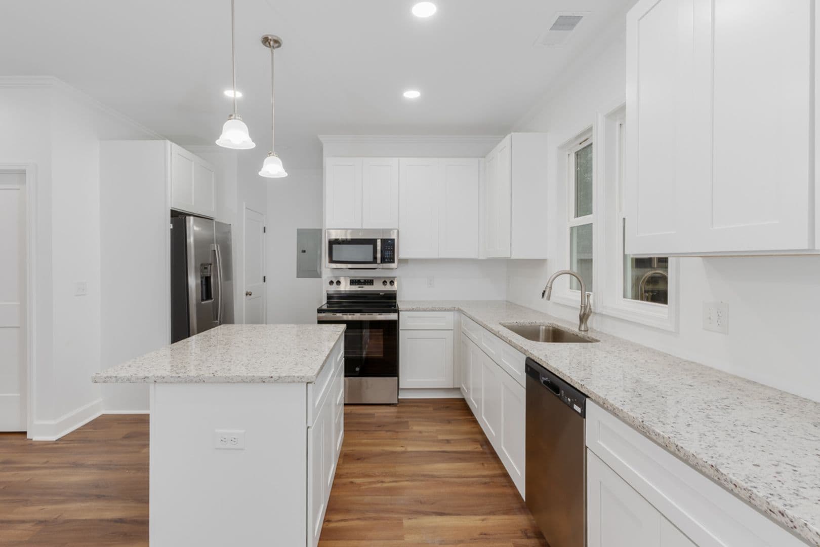 Columbia Apartment: 915 S Kilbourne Rd. - 915 Unit 1